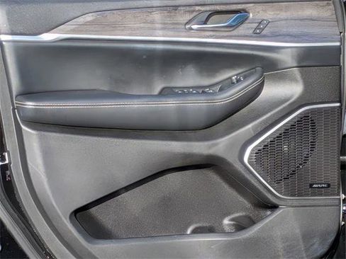 Certified 2022 Jeep Grand Cherokee L Limited image 10