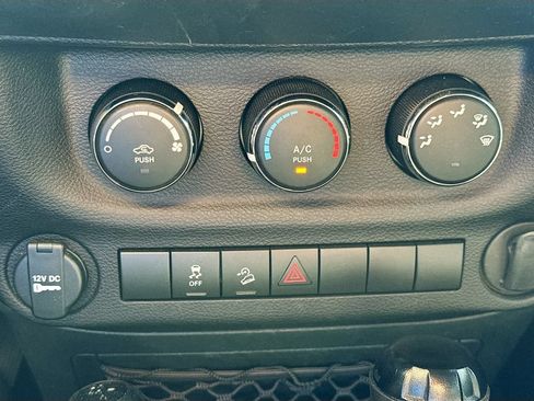 Used 2018 Jeep Wrangler Unlimited Sport AWD/4WD image 15