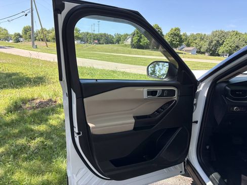 Used 2020 Ford Explorer XLT w/ Equipment Group 202A AWD/4WD image 10