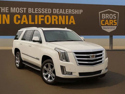 Used 2015 Cadillac Escalade Luxury image 1