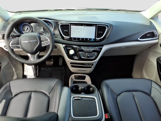 Used 2024 Chrysler Pacifica Touring-L FWD image 19