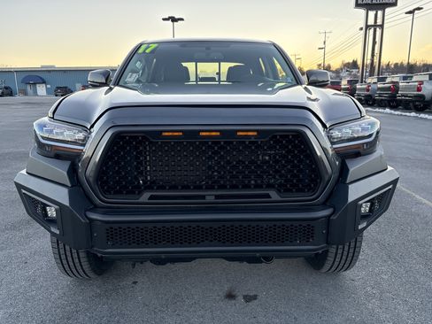 Used 2017 Toyota Tacoma SR5 image 10