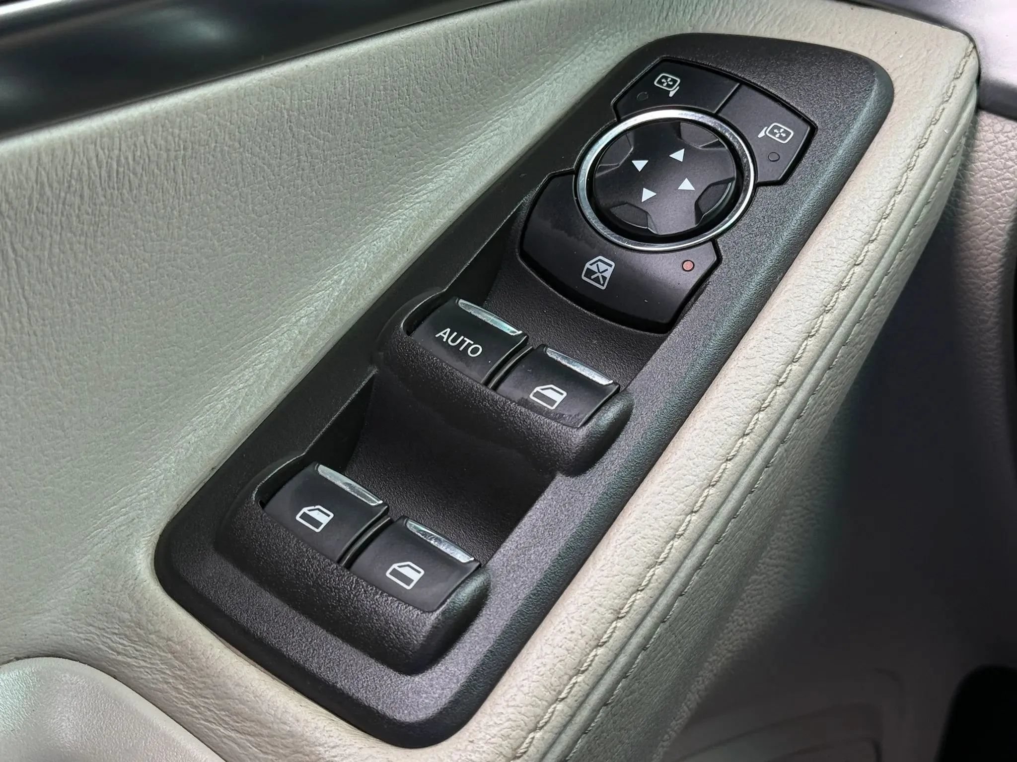 Used 2015 Ford Explorer FWD image 24