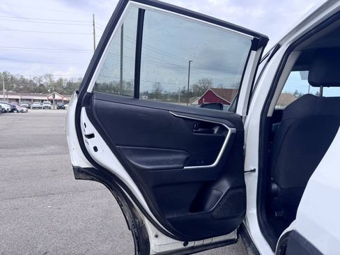 Used 2020 Toyota RAV4 LE FWD image 14