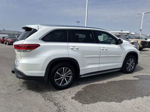 Used 2018 Toyota Highlander XLE image 2