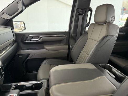 Used 2024 Chevrolet Silverado 1500 ZR2 w/ Technology Package image 42