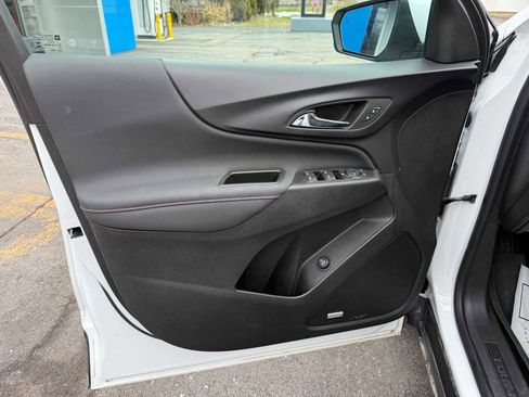 Used 2022 Chevrolet Equinox RS w/ RS Leather Package image 13