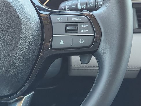 Used 2024 Honda Pilot Touring image 29