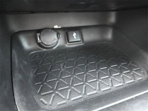 Used 2021 Toyota RAV4 XLE Premium image 28