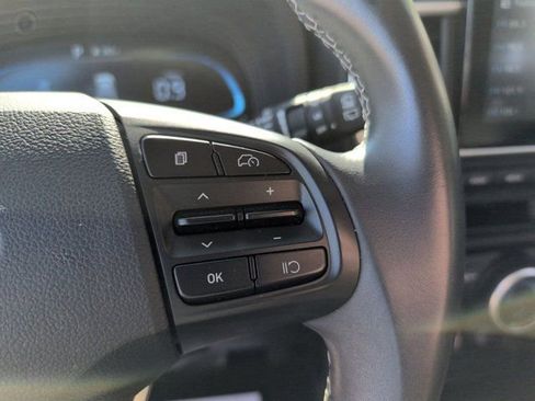 Used 2025 Hyundai Venue SEL FWD image 21