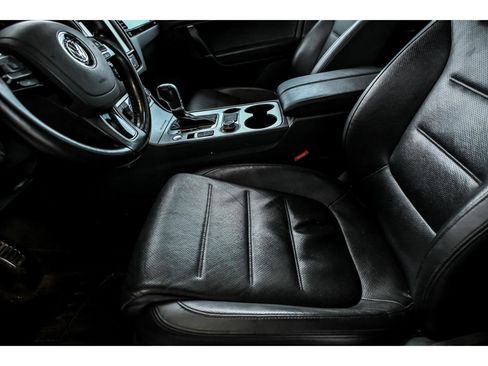 Used 2017 Volkswagen Touareg Wolfsburg Edition image 11