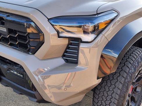 Used 2025 Toyota Tacoma TRD Pro AWD/4WD image 8