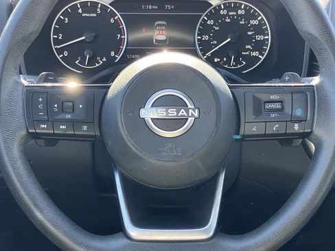 Used 2023 Nissan Rogue SV image 18