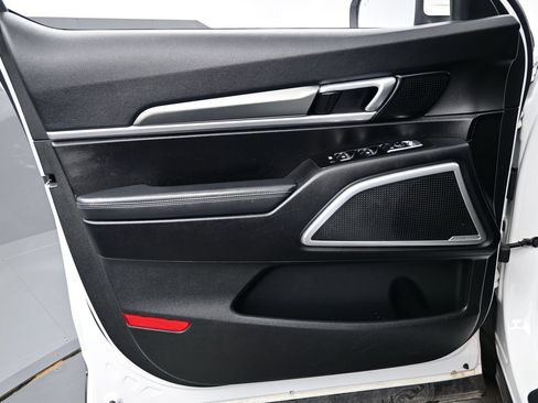 Used 2020 Kia Telluride LX AWD/4WD image 9