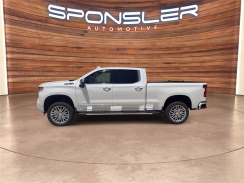 Used 2025 Chevrolet Silverado 1500 High Country w/ High Country Premium Package AWD/4WD image 2