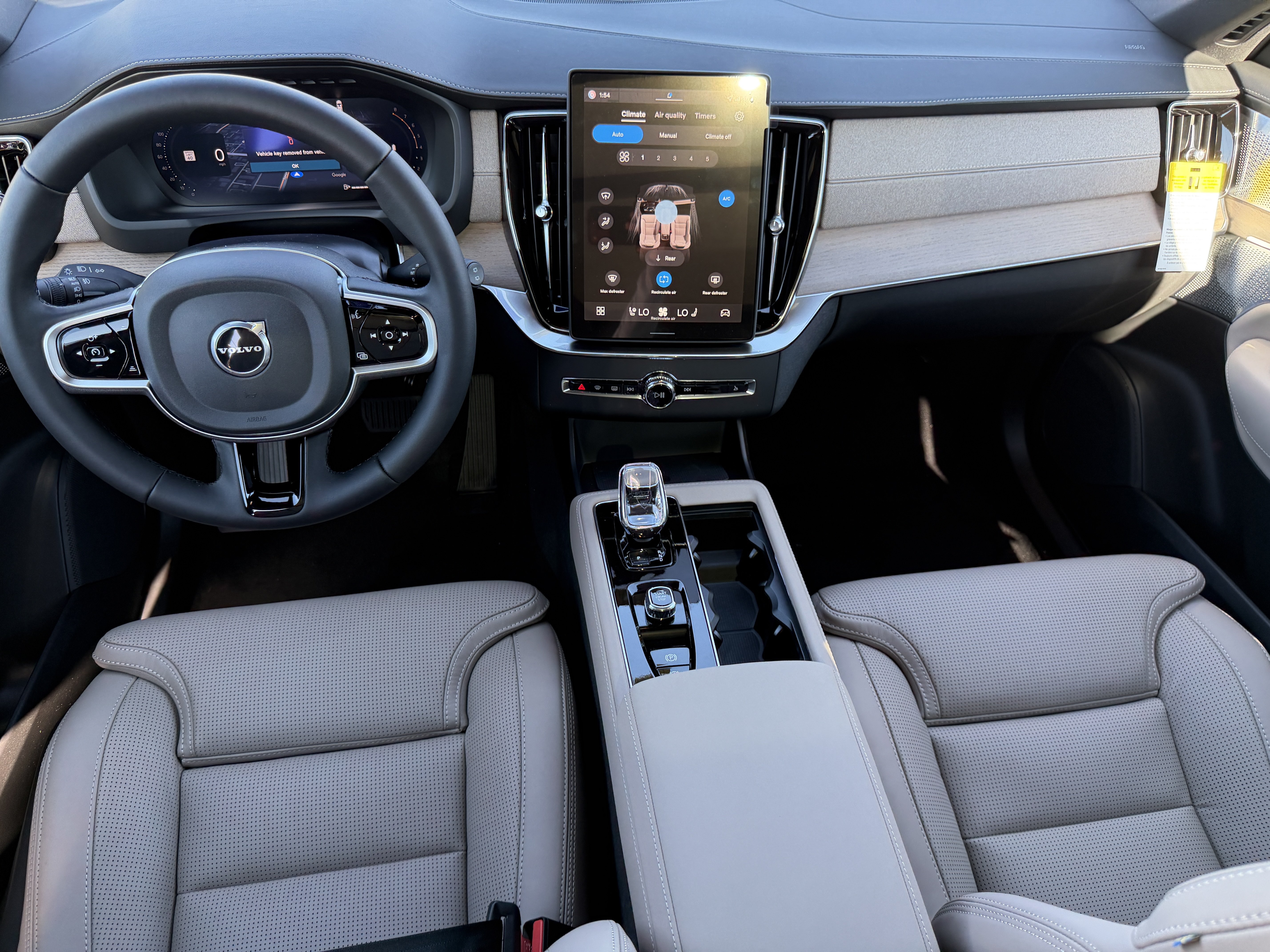 New 2026 Volvo XC90 B5 Ultra w/ Protection Package AWD/4WD image 12