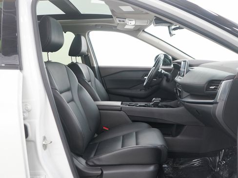 Used 2023 Nissan Rogue SV w/ SV Premium B Package image 11