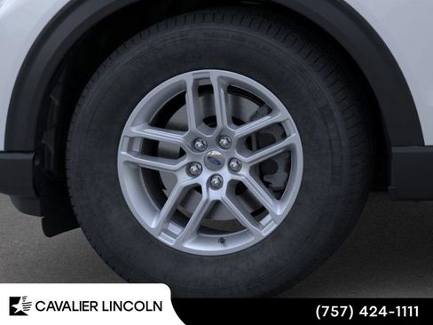 Used 2026 Ford Explorer Active AWD/4WD image 19