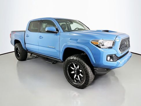Used 2019 Toyota Tacoma TRD Sport AWD/4WD image 7
