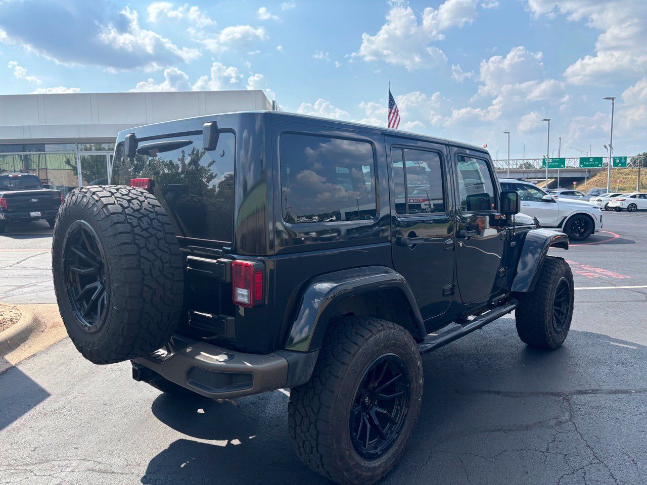 Used 2017 Jeep Wrangler Unlimited Sahara AWD/4WD image 3