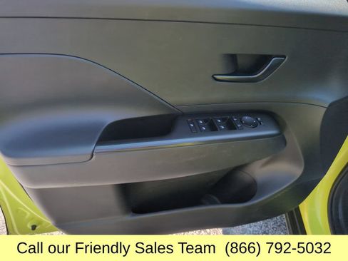 Used 2025 Hyundai Kona SEL AWD/4WD image 12