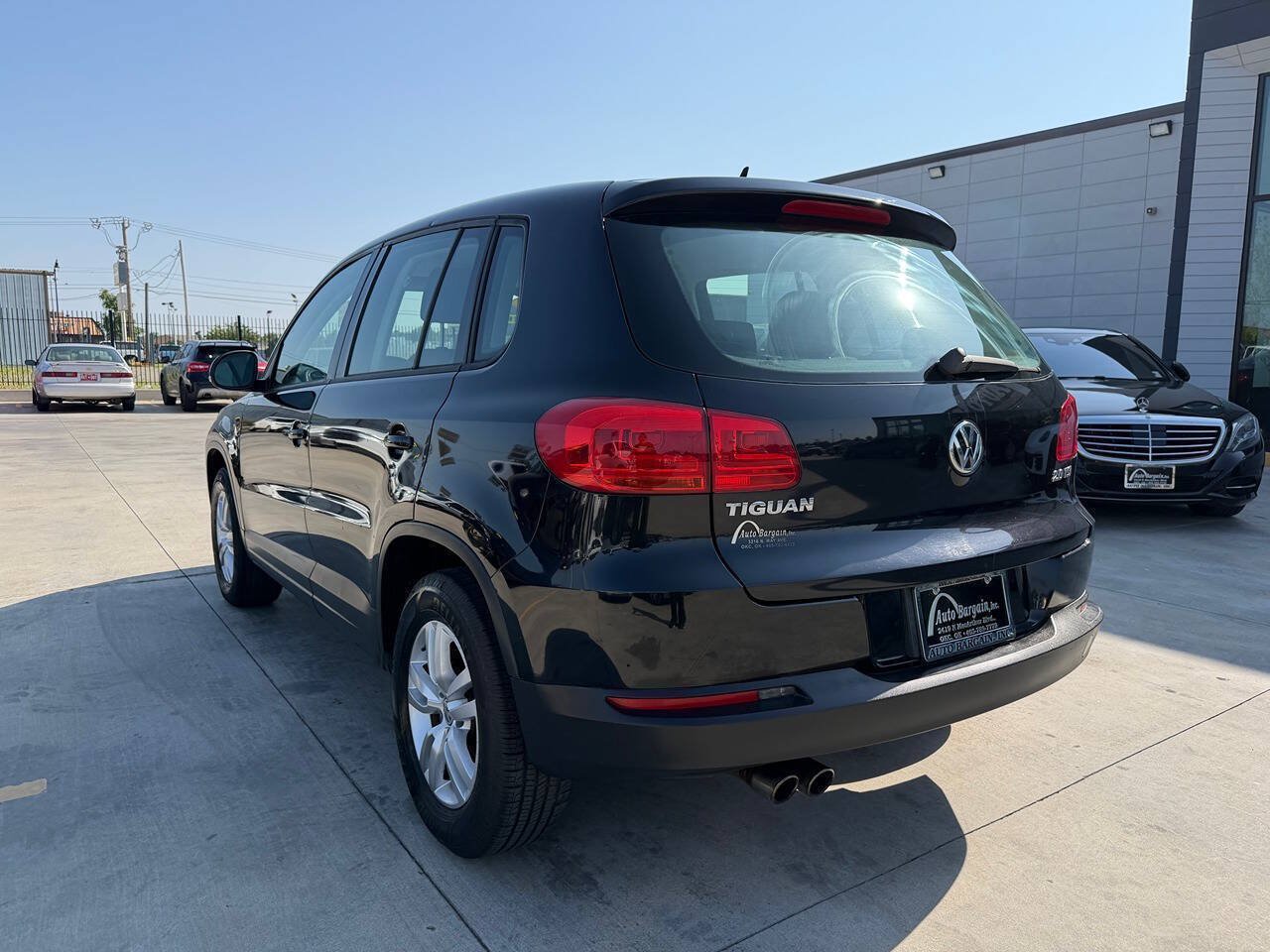 Used 2013 Volkswagen Tiguan S FWD image 2