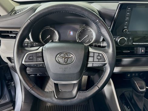 Certified 2022 Toyota Highlander XLE image 12