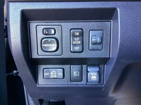 Used 2021 Toyota Tundra SR5 w/ SR5 Upgrade Package AWD/4WD image 56