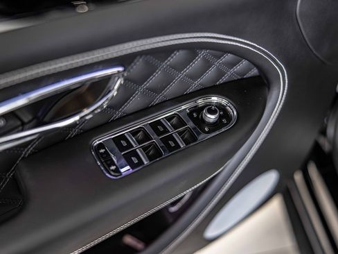 Used 2022 Bentley Bentayga image 34