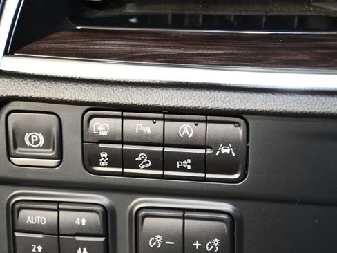 Used 2025 Chevrolet Tahoe Z71 AWD/4WD image 37