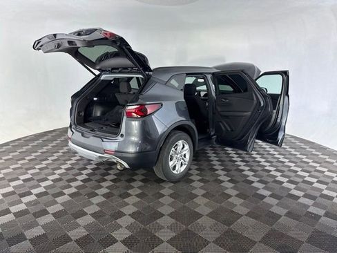 Used 2022 Chevrolet Blazer LT FWD image 17
