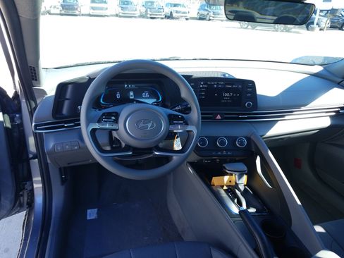 New 2026 Hyundai Elantra SE image 18