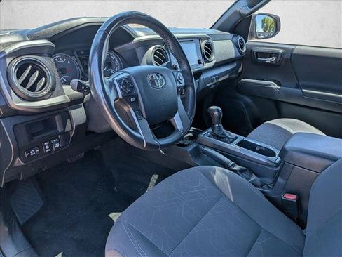 Used 2017 Toyota Tacoma TRD Off-Road w/ Tow Package (A/T) AWD/4WD image 9
