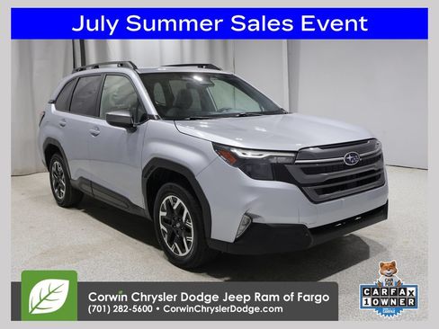 Used 2025 Subaru Forester Premium AWD/4WD image 1
