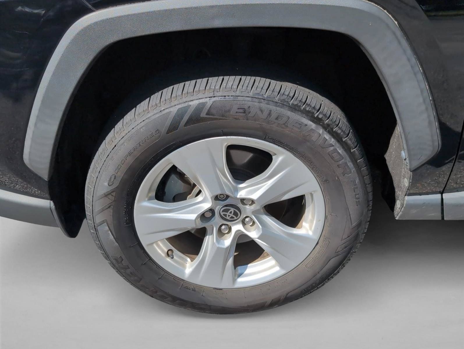 Used 2021 Toyota RAV4 XLE w/ XLE Grade Weather Package AWD/4WD image 30