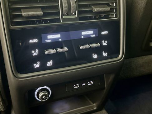 Certified 2026 Porsche Cayenne GTS AWD/4WD image 38