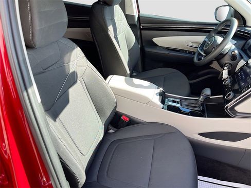 Used 2024 Hyundai Tucson SE image 25