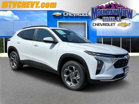 New 2026 Chevrolet Trax LT FWD image 1