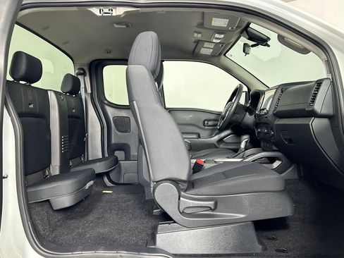 Used 2022 Nissan Frontier S RWD image 11