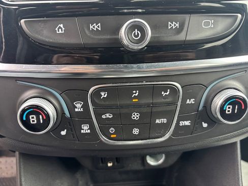 Used 2023 Chevrolet Traverse LT w/ Rear Camera Mirror Package AWD/4WD image 13