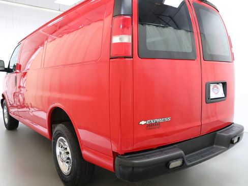 Used 2016 Chevrolet Express 3500 RWD image 16
