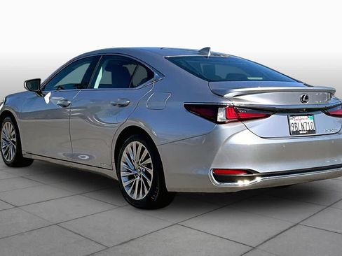 Certified 2022 Lexus ES 300h w/ Accessory Package FWD image 11