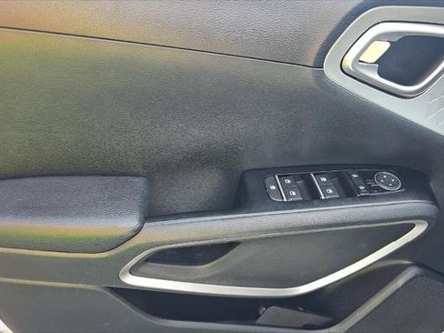 Used 2022 Kia Soul LX w/ Technology Package FWD image 9
