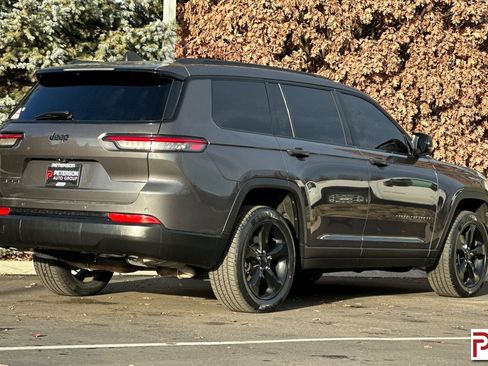 Used 2022 Jeep Grand Cherokee L Laredo image 4