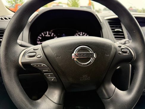 Used 2020 Nissan Pathfinder S FWD image 12