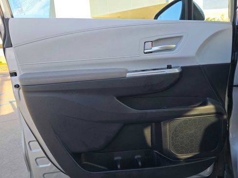 Used 2025 Toyota Sienna XLE image 21