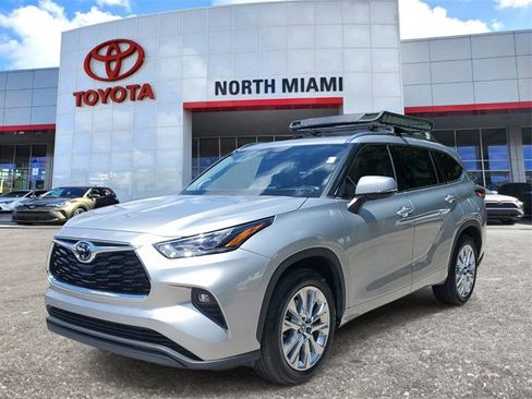 Used 2022 Toyota Highlander Limited image 2