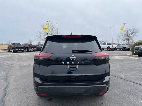 Used 2025 Nissan Rogue SV image 4