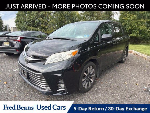 Used 2018 Toyota Sienna XLE w/ XLE Navigation Package AWD/4WD image 3
