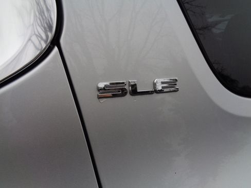 Used 2018 GMC Acadia SLE image 11